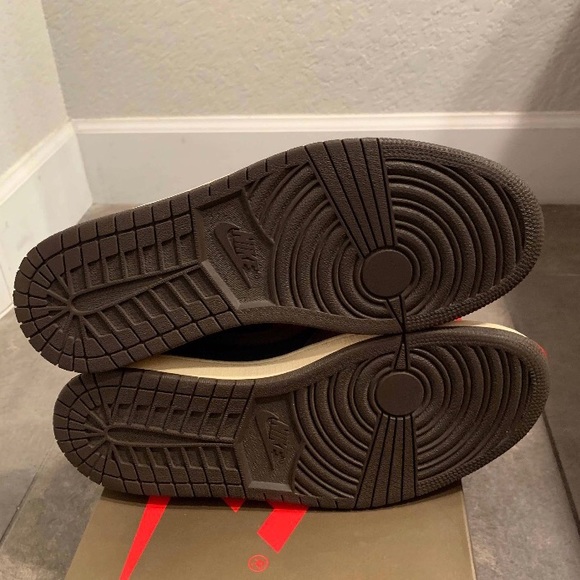 Travis Scott 1s lows - Picture 5 of 9